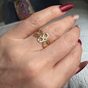 Chic Gold Women's Ring with Unique Design
